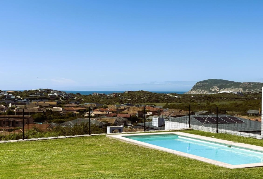 5 Bedroom Property for Sale in Whale Rock Western Cape